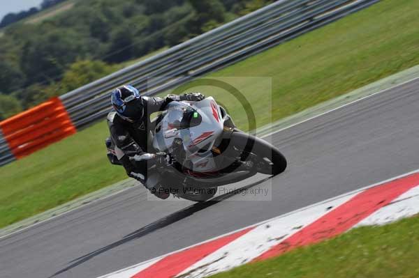 Motorcycle action photographs;Trackday digital images;event digital images;eventdigitalimages;no limits trackday;peter wileman photography;snetterton;snetterton circuit norfolk;snetterton photographs;trackday;trackday photos