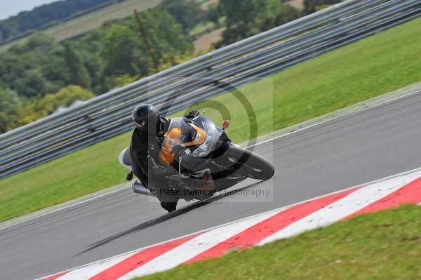 Motorcycle action photographs;Trackday digital images;event digital images;eventdigitalimages;no limits trackday;peter wileman photography;snetterton;snetterton circuit norfolk;snetterton photographs;trackday;trackday photos