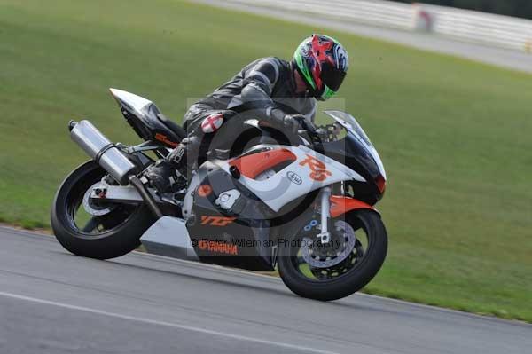 Motorcycle action photographs;Trackday digital images;event digital images;eventdigitalimages;no limits trackday;peter wileman photography;snetterton;snetterton circuit norfolk;snetterton photographs;trackday;trackday photos