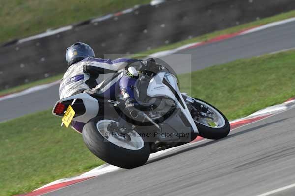 Motorcycle action photographs;Trackday digital images;event digital images;eventdigitalimages;no limits trackday;peter wileman photography;snetterton;snetterton circuit norfolk;snetterton photographs;trackday;trackday photos