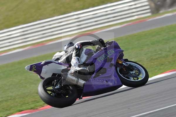 Motorcycle action photographs;Trackday digital images;event digital images;eventdigitalimages;no limits trackday;peter wileman photography;snetterton;snetterton circuit norfolk;snetterton photographs;trackday;trackday photos