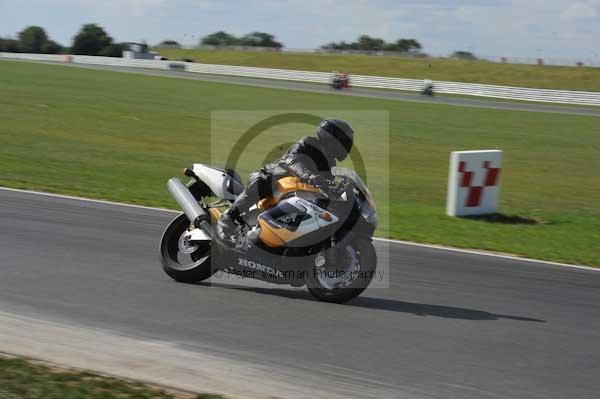 Motorcycle action photographs;Trackday digital images;event digital images;eventdigitalimages;no limits trackday;peter wileman photography;snetterton;snetterton circuit norfolk;snetterton photographs;trackday;trackday photos