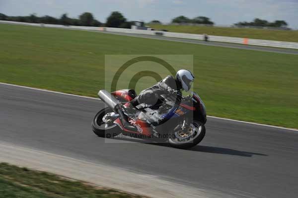 Motorcycle action photographs;Trackday digital images;event digital images;eventdigitalimages;no limits trackday;peter wileman photography;snetterton;snetterton circuit norfolk;snetterton photographs;trackday;trackday photos