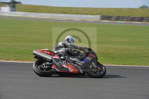 Motorcycle action photographs;Trackday digital images;event digital images;eventdigitalimages;no limits trackday;peter wileman photography;snetterton;snetterton circuit norfolk;snetterton photographs;trackday;trackday photos
