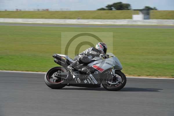 Motorcycle action photographs;Trackday digital images;event digital images;eventdigitalimages;no limits trackday;peter wileman photography;snetterton;snetterton circuit norfolk;snetterton photographs;trackday;trackday photos
