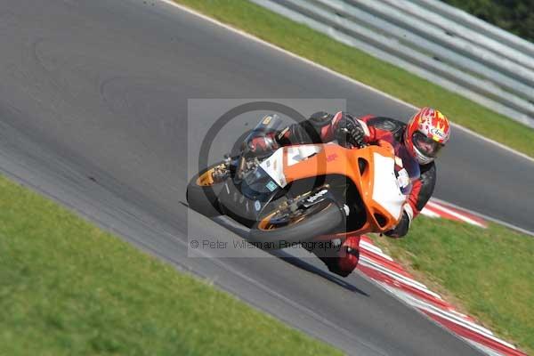 Motorcycle action photographs;Trackday digital images;event digital images;eventdigitalimages;no limits trackday;peter wileman photography;snetterton;snetterton circuit norfolk;snetterton photographs;trackday;trackday photos