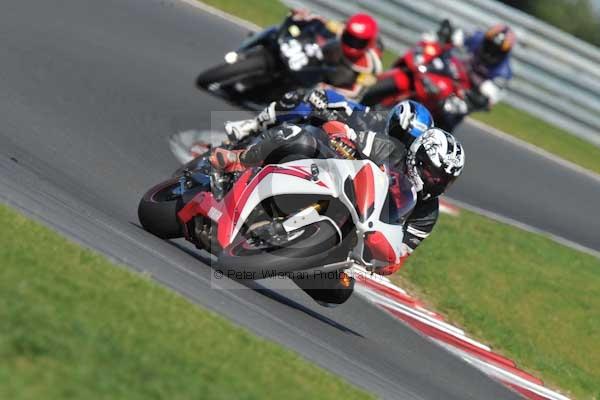 Motorcycle action photographs;Trackday digital images;event digital images;eventdigitalimages;no limits trackday;peter wileman photography;snetterton;snetterton circuit norfolk;snetterton photographs;trackday;trackday photos
