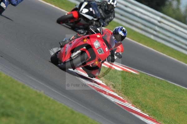 Motorcycle action photographs;Trackday digital images;event digital images;eventdigitalimages;no limits trackday;peter wileman photography;snetterton;snetterton circuit norfolk;snetterton photographs;trackday;trackday photos