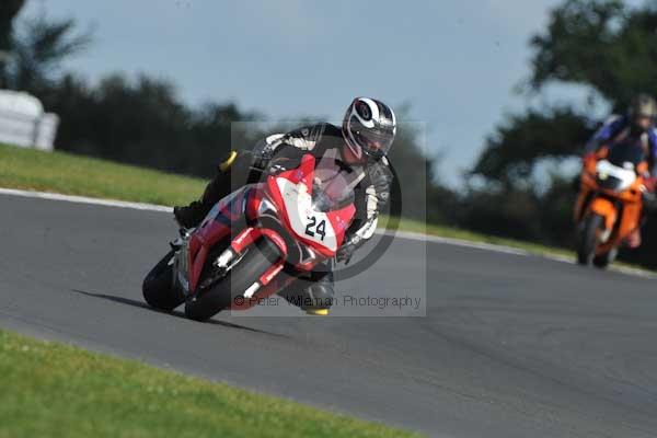 Motorcycle action photographs;Trackday digital images;event digital images;eventdigitalimages;no limits trackday;peter wileman photography;snetterton;snetterton circuit norfolk;snetterton photographs;trackday;trackday photos