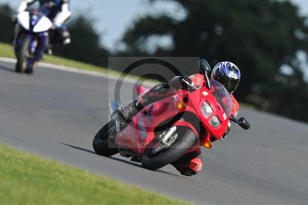 Motorcycle action photographs;Trackday digital images;event digital images;eventdigitalimages;no limits trackday;peter wileman photography;snetterton;snetterton circuit norfolk;snetterton photographs;trackday;trackday photos