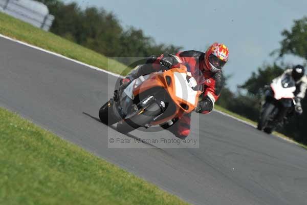 Motorcycle action photographs;Trackday digital images;event digital images;eventdigitalimages;no limits trackday;peter wileman photography;snetterton;snetterton circuit norfolk;snetterton photographs;trackday;trackday photos