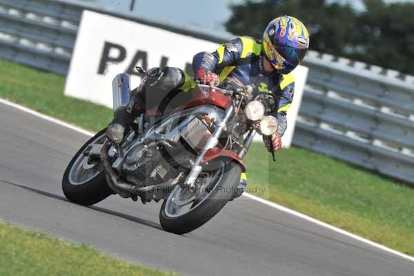 Motorcycle action photographs;Trackday digital images;event digital images;eventdigitalimages;no limits trackday;peter wileman photography;snetterton;snetterton circuit norfolk;snetterton photographs;trackday;trackday photos