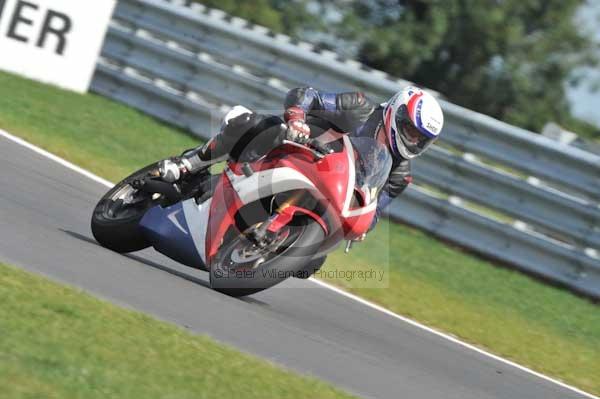 Motorcycle action photographs;Trackday digital images;event digital images;eventdigitalimages;no limits trackday;peter wileman photography;snetterton;snetterton circuit norfolk;snetterton photographs;trackday;trackday photos