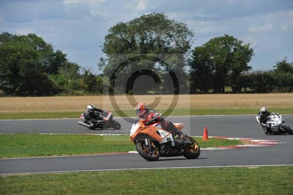 Motorcycle action photographs;Trackday digital images;event digital images;eventdigitalimages;no limits trackday;peter wileman photography;snetterton;snetterton circuit norfolk;snetterton photographs;trackday;trackday photos