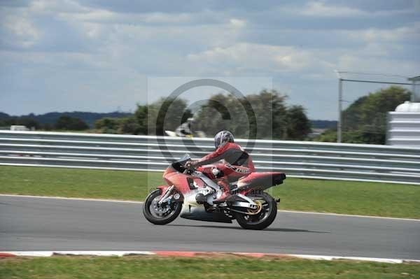Motorcycle action photographs;Trackday digital images;event digital images;eventdigitalimages;no limits trackday;peter wileman photography;snetterton;snetterton circuit norfolk;snetterton photographs;trackday;trackday photos
