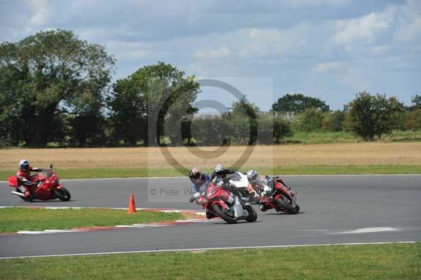 Motorcycle action photographs;Trackday digital images;event digital images;eventdigitalimages;no limits trackday;peter wileman photography;snetterton;snetterton circuit norfolk;snetterton photographs;trackday;trackday photos