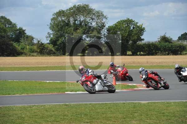 Motorcycle action photographs;Trackday digital images;event digital images;eventdigitalimages;no limits trackday;peter wileman photography;snetterton;snetterton circuit norfolk;snetterton photographs;trackday;trackday photos