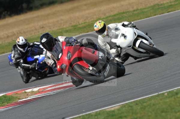 Motorcycle action photographs;Trackday digital images;event digital images;eventdigitalimages;no limits trackday;peter wileman photography;snetterton;snetterton circuit norfolk;snetterton photographs;trackday;trackday photos