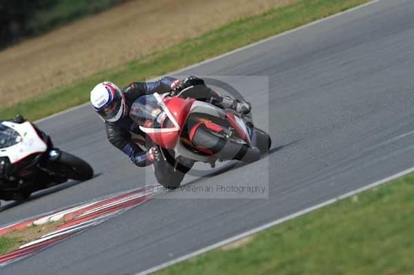 Motorcycle action photographs;Trackday digital images;event digital images;eventdigitalimages;no limits trackday;peter wileman photography;snetterton;snetterton circuit norfolk;snetterton photographs;trackday;trackday photos