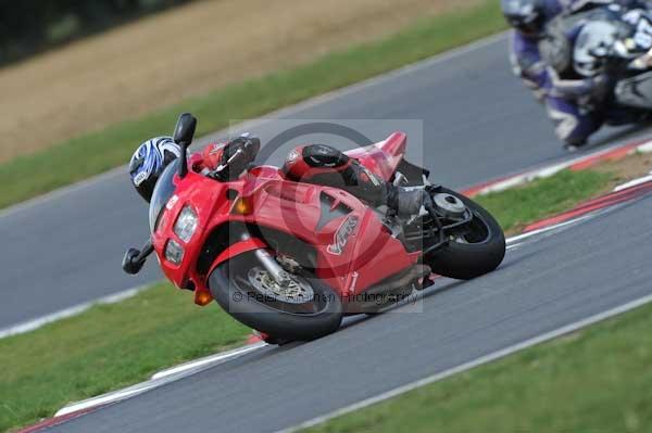 Motorcycle action photographs;Trackday digital images;event digital images;eventdigitalimages;no limits trackday;peter wileman photography;snetterton;snetterton circuit norfolk;snetterton photographs;trackday;trackday photos