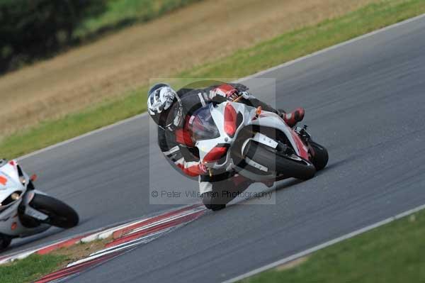 Motorcycle action photographs;Trackday digital images;event digital images;eventdigitalimages;no limits trackday;peter wileman photography;snetterton;snetterton circuit norfolk;snetterton photographs;trackday;trackday photos