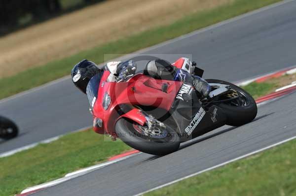 Motorcycle action photographs;Trackday digital images;event digital images;eventdigitalimages;no limits trackday;peter wileman photography;snetterton;snetterton circuit norfolk;snetterton photographs;trackday;trackday photos