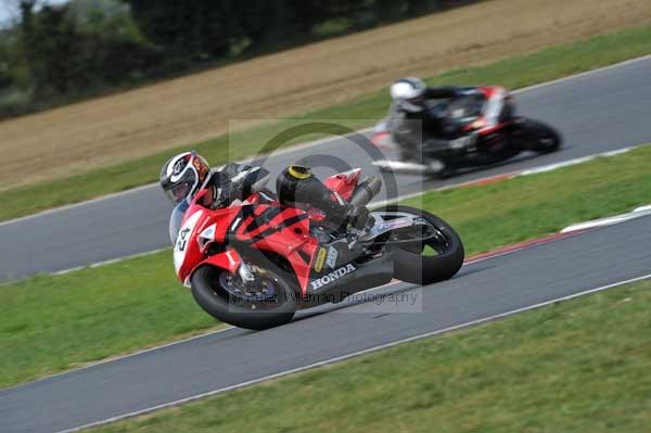Motorcycle action photographs;Trackday digital images;event digital images;eventdigitalimages;no limits trackday;peter wileman photography;snetterton;snetterton circuit norfolk;snetterton photographs;trackday;trackday photos