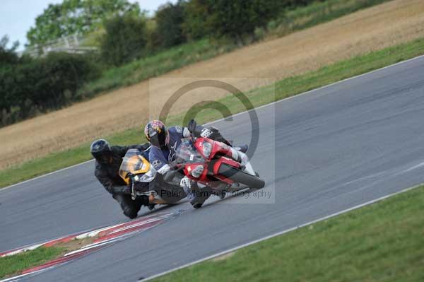 Motorcycle action photographs;Trackday digital images;event digital images;eventdigitalimages;no limits trackday;peter wileman photography;snetterton;snetterton circuit norfolk;snetterton photographs;trackday;trackday photos