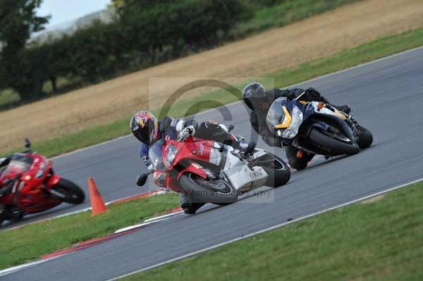 Motorcycle action photographs;Trackday digital images;event digital images;eventdigitalimages;no limits trackday;peter wileman photography;snetterton;snetterton circuit norfolk;snetterton photographs;trackday;trackday photos