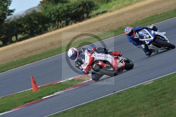 Motorcycle action photographs;Trackday digital images;event digital images;eventdigitalimages;no limits trackday;peter wileman photography;snetterton;snetterton circuit norfolk;snetterton photographs;trackday;trackday photos