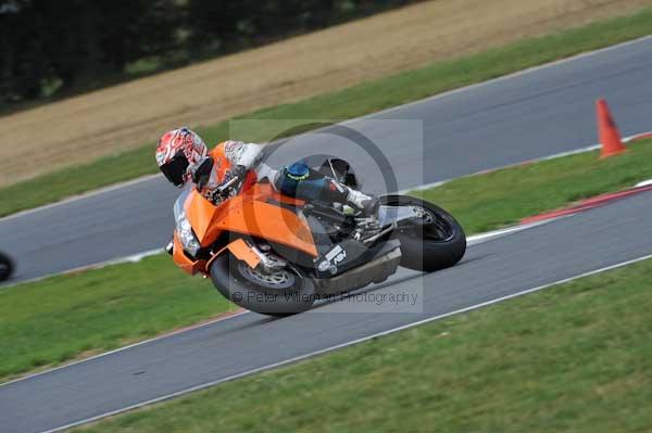 Motorcycle action photographs;Trackday digital images;event digital images;eventdigitalimages;no limits trackday;peter wileman photography;snetterton;snetterton circuit norfolk;snetterton photographs;trackday;trackday photos