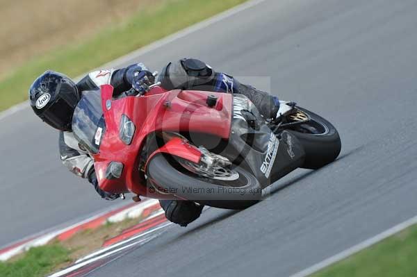 Motorcycle action photographs;Trackday digital images;event digital images;eventdigitalimages;no limits trackday;peter wileman photography;snetterton;snetterton circuit norfolk;snetterton photographs;trackday;trackday photos