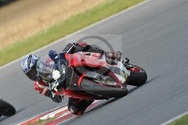 Motorcycle action photographs;Trackday digital images;event digital images;eventdigitalimages;no limits trackday;peter wileman photography;snetterton;snetterton circuit norfolk;snetterton photographs;trackday;trackday photos