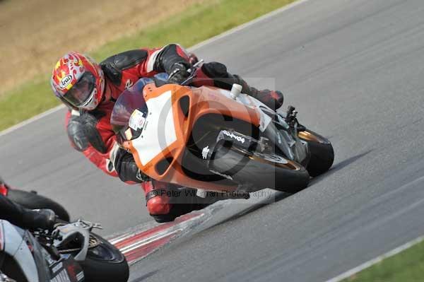 Motorcycle action photographs;Trackday digital images;event digital images;eventdigitalimages;no limits trackday;peter wileman photography;snetterton;snetterton circuit norfolk;snetterton photographs;trackday;trackday photos