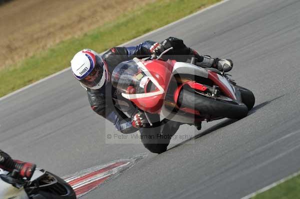 Motorcycle action photographs;Trackday digital images;event digital images;eventdigitalimages;no limits trackday;peter wileman photography;snetterton;snetterton circuit norfolk;snetterton photographs;trackday;trackday photos