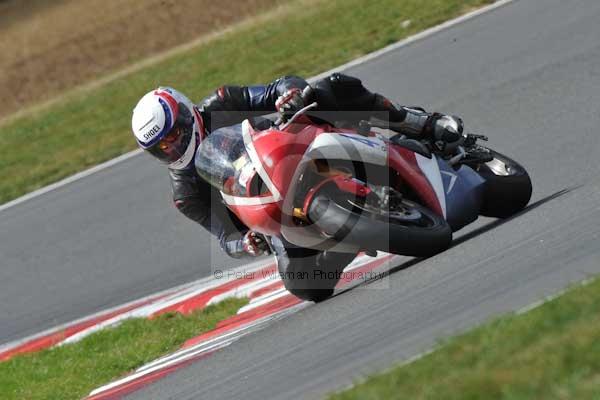 Motorcycle action photographs;Trackday digital images;event digital images;eventdigitalimages;no limits trackday;peter wileman photography;snetterton;snetterton circuit norfolk;snetterton photographs;trackday;trackday photos