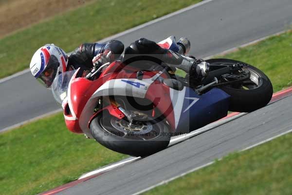 Motorcycle action photographs;Trackday digital images;event digital images;eventdigitalimages;no limits trackday;peter wileman photography;snetterton;snetterton circuit norfolk;snetterton photographs;trackday;trackday photos