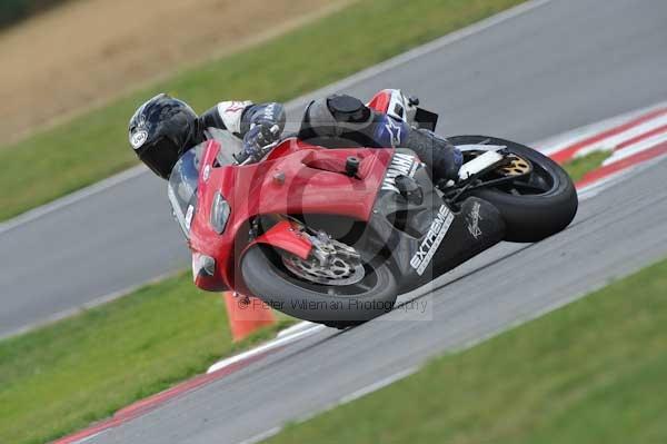 Motorcycle action photographs;Trackday digital images;event digital images;eventdigitalimages;no limits trackday;peter wileman photography;snetterton;snetterton circuit norfolk;snetterton photographs;trackday;trackday photos