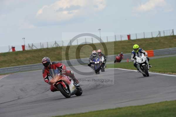 Motorcycle action photographs;Trackday digital images;event digital images;eventdigitalimages;no limits trackday;peter wileman photography;snetterton;snetterton circuit norfolk;snetterton photographs;trackday;trackday photos