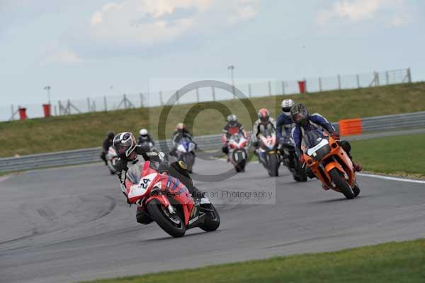 Motorcycle action photographs;Trackday digital images;event digital images;eventdigitalimages;no limits trackday;peter wileman photography;snetterton;snetterton circuit norfolk;snetterton photographs;trackday;trackday photos