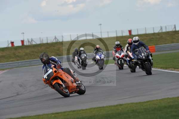 Motorcycle action photographs;Trackday digital images;event digital images;eventdigitalimages;no limits trackday;peter wileman photography;snetterton;snetterton circuit norfolk;snetterton photographs;trackday;trackday photos