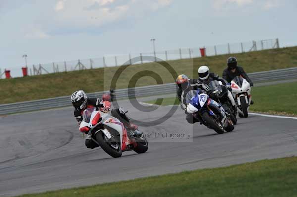 Motorcycle action photographs;Trackday digital images;event digital images;eventdigitalimages;no limits trackday;peter wileman photography;snetterton;snetterton circuit norfolk;snetterton photographs;trackday;trackday photos