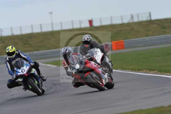 Motorcycle action photographs;Trackday digital images;event digital images;eventdigitalimages;no limits trackday;peter wileman photography;snetterton;snetterton circuit norfolk;snetterton photographs;trackday;trackday photos