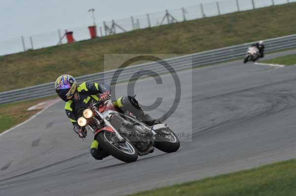 Motorcycle action photographs;Trackday digital images;event digital images;eventdigitalimages;no limits trackday;peter wileman photography;snetterton;snetterton circuit norfolk;snetterton photographs;trackday;trackday photos