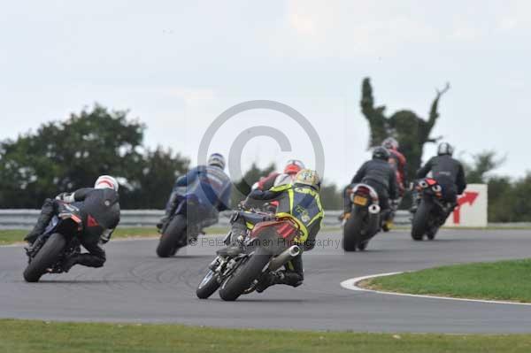 Motorcycle action photographs;Trackday digital images;event digital images;eventdigitalimages;no limits trackday;peter wileman photography;snetterton;snetterton circuit norfolk;snetterton photographs;trackday;trackday photos