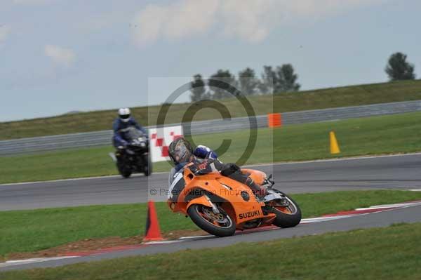 Motorcycle action photographs;Trackday digital images;event digital images;eventdigitalimages;no limits trackday;peter wileman photography;snetterton;snetterton circuit norfolk;snetterton photographs;trackday;trackday photos