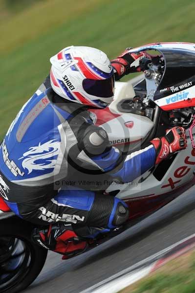 Motorcycle action photographs;Trackday digital images;event digital images;eventdigitalimages;no limits trackday;peter wileman photography;snetterton;snetterton circuit norfolk;snetterton photographs;trackday;trackday photos