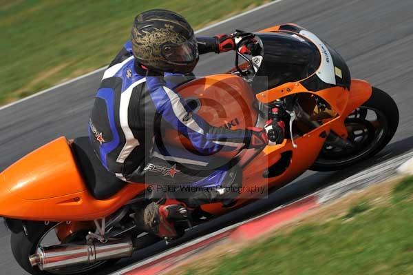 Motorcycle action photographs;Trackday digital images;event digital images;eventdigitalimages;no limits trackday;peter wileman photography;snetterton;snetterton circuit norfolk;snetterton photographs;trackday;trackday photos