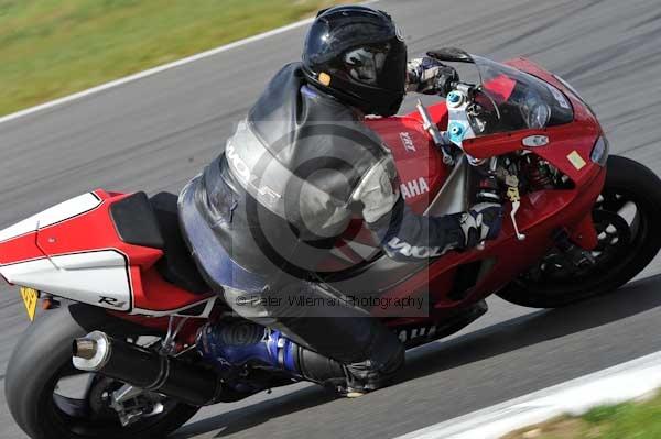 Motorcycle action photographs;Trackday digital images;event digital images;eventdigitalimages;no limits trackday;peter wileman photography;snetterton;snetterton circuit norfolk;snetterton photographs;trackday;trackday photos