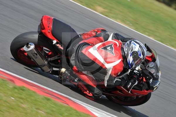 Motorcycle action photographs;Trackday digital images;event digital images;eventdigitalimages;no limits trackday;peter wileman photography;snetterton;snetterton circuit norfolk;snetterton photographs;trackday;trackday photos